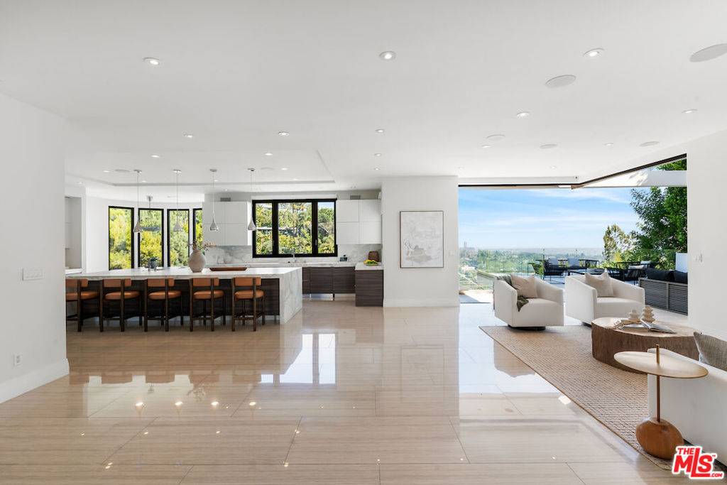 Beverly Hills, CA 90210,1280 Angelo DR