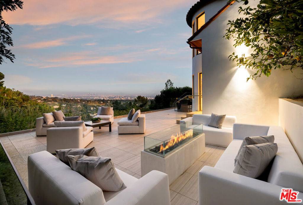 Beverly Hills, CA 90210,1280 Angelo DR