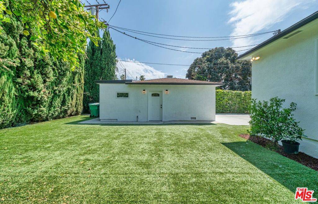 Beverly Hills, CA 90211,136 N Hamel DR