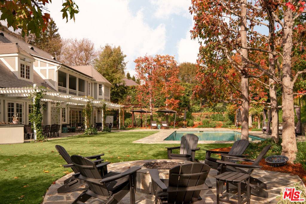 Los Angeles, CA 90049,1420 Moraga DR