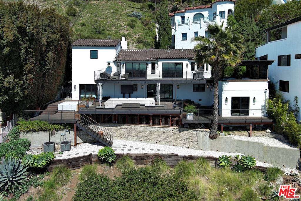 Los Angeles, CA 90046,7874 Fareholm DR