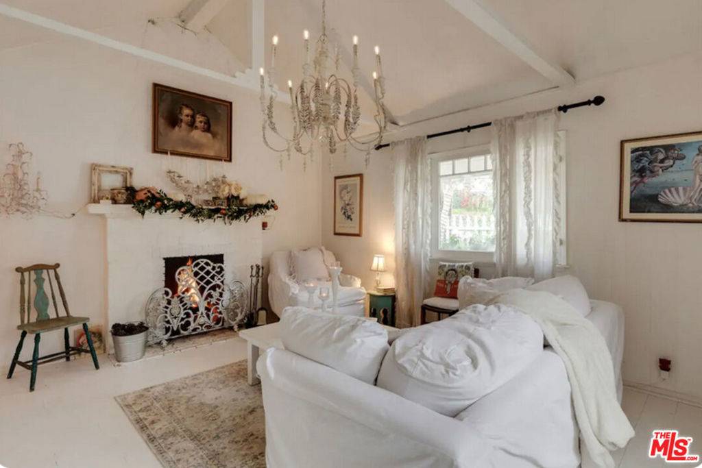 Topanga, CA 90290,19544 Bowers DR