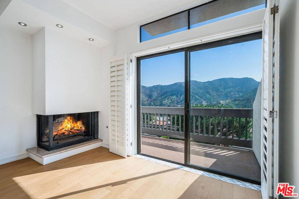 Pacific Palisades, CA 90272,1694 Michael LN
