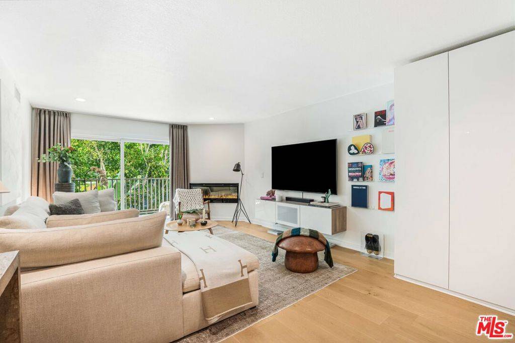 West Hollywood, CA 90069,1230 Horn AVE #412