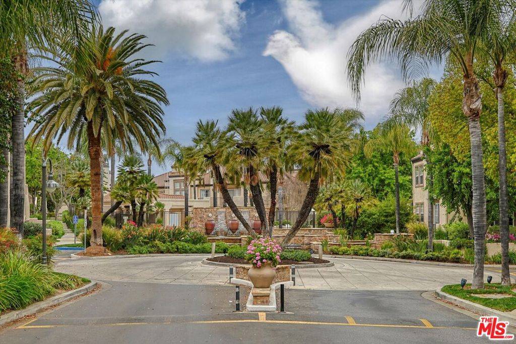 Valencia, CA 91355,24125 Del Monte DR #153