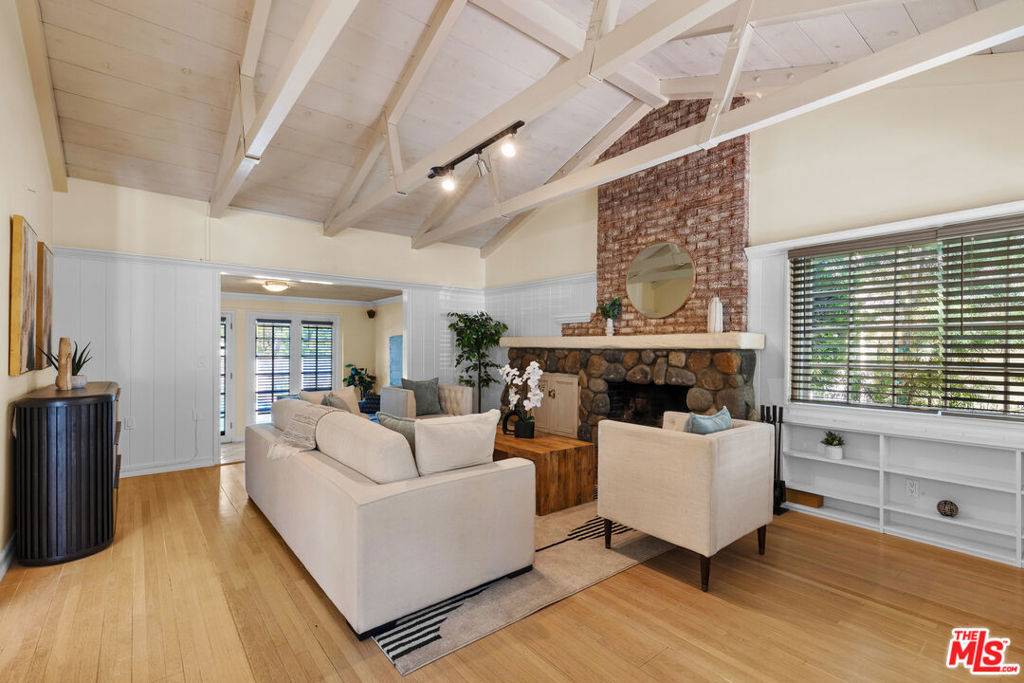 Sherman Oaks, CA 91403,15435 Sutton ST