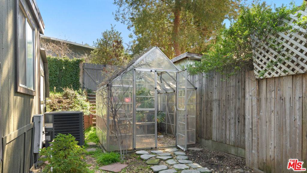 Calabasas, CA 91302,1667 Las Virgenes Canyon RD #8