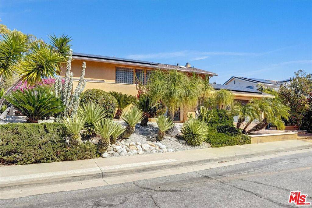 Woodland Hills, CA 91364,21749 Planewood DR