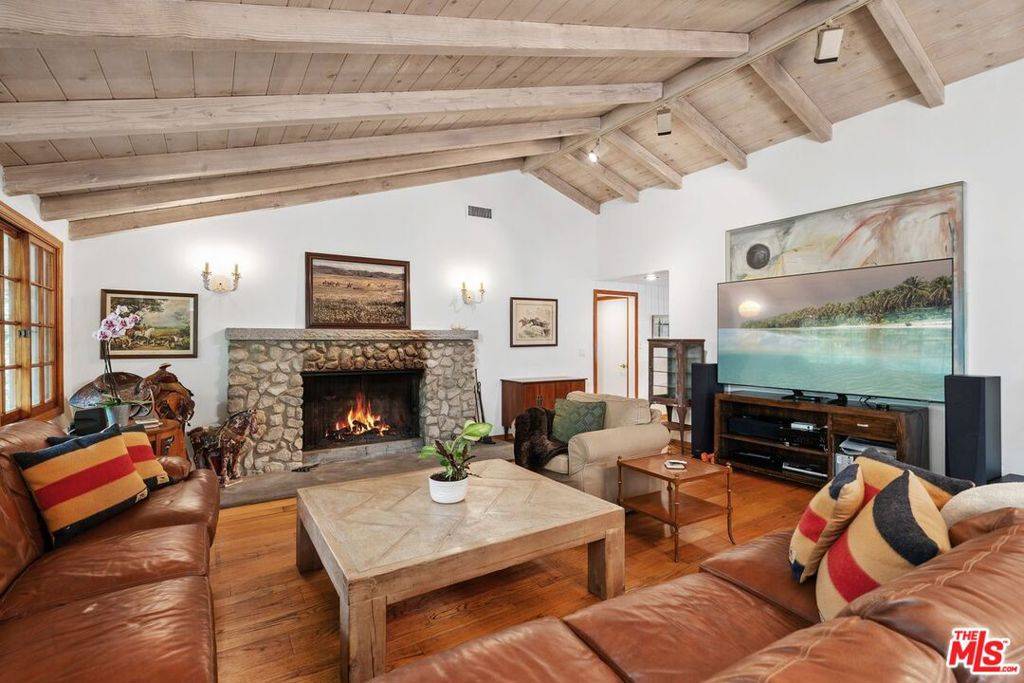 Los Angeles, CA 90049,1809 Melhill WAY