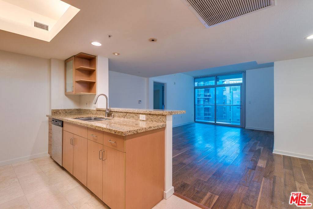 Marina Del Rey, CA 90292,13700 Marina Pointe DR #1026