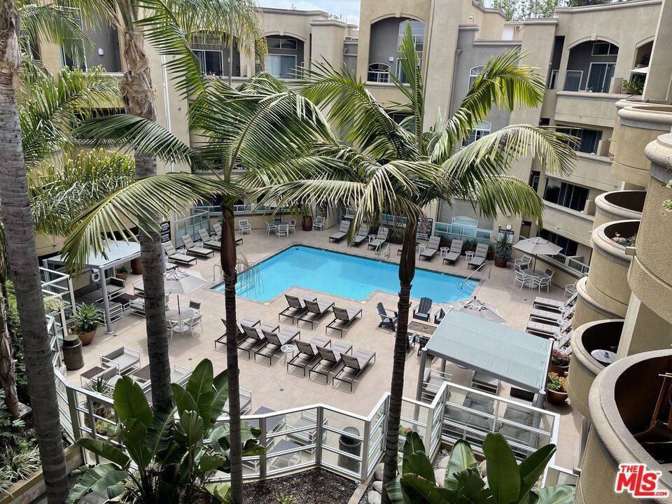 Los Angeles, CA 90036,7660 Beverly BLVD #107