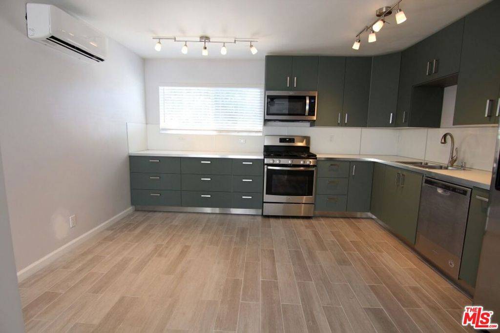 San Pedro, CA 90731,529 W Macarthur AVE #4