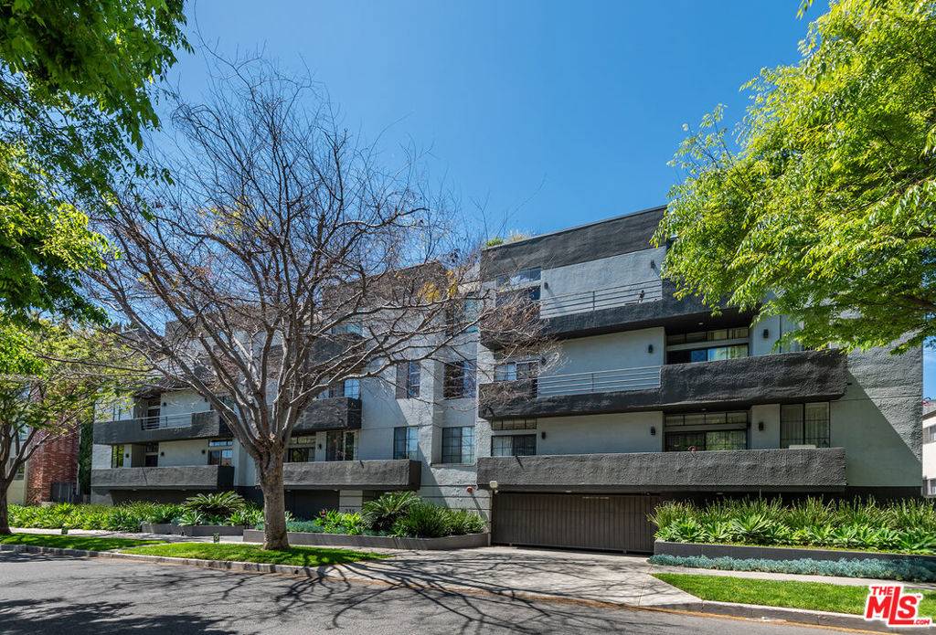 Beverly Hills, CA 90212,235 S Reeves DR #101