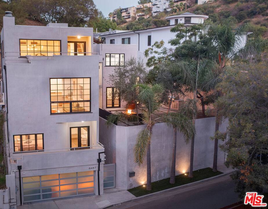 Los Angeles, CA 90068,6467 Deep Dell PL
