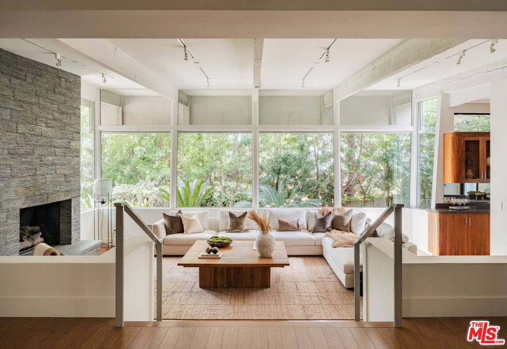 Beverly Hills, CA 90210,1575 Carla Ridge