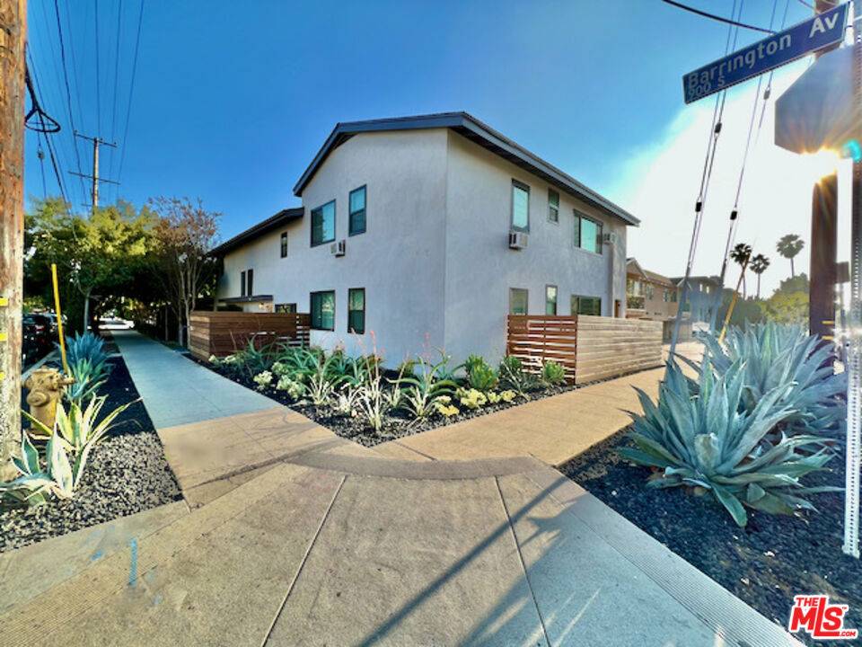 Los Angeles, CA 90049,901 S Barrington AVE