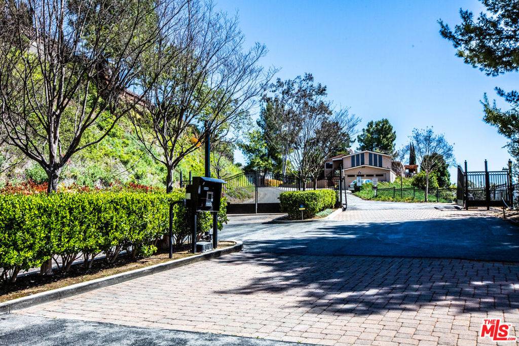 Topanga, CA 90290,196 Cherokee