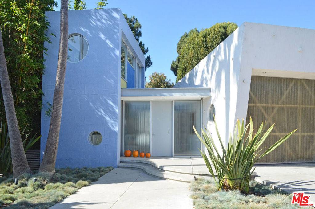 Pacific Palisades, CA 90272,511 Almar AVE