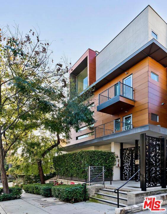 West Hollywood, CA 90069,1137 Hacienda PL #104