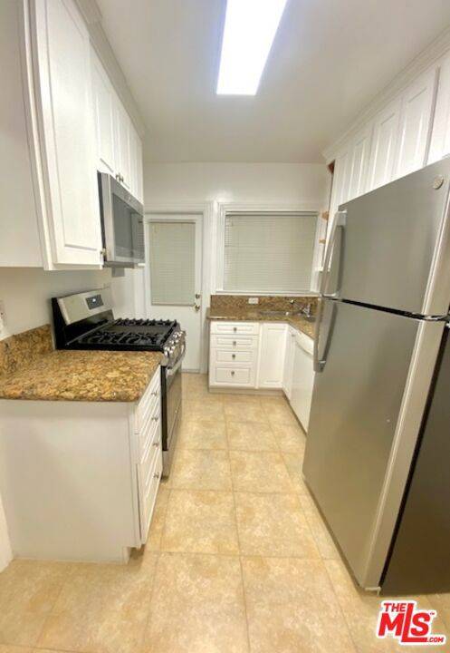 West Hollywood, CA 90069,1040 N Sweetzer AVE #1/2