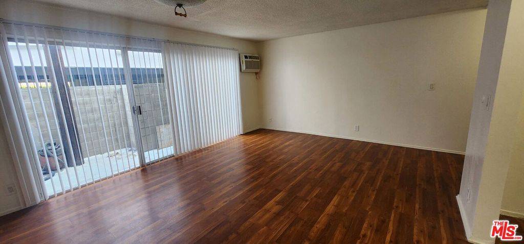 Van Nuys, CA 91411,6538 Sepulveda BLVD