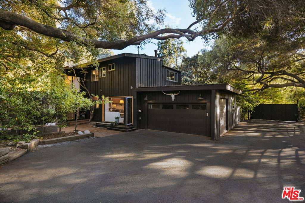 Calabasas, CA 91302,551 Mountain Green DR