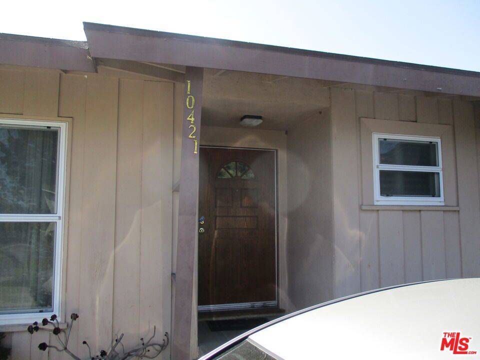 Inglewood, CA 90303,10421 S 1st AVE
