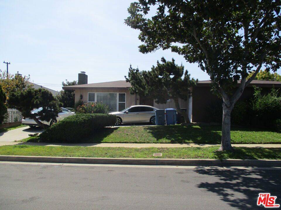 Inglewood, CA 90303,10421 S 1st AVE