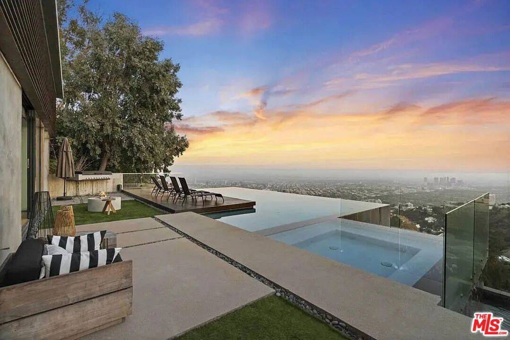 Los Angeles, CA 90046,8790 Appian WAY