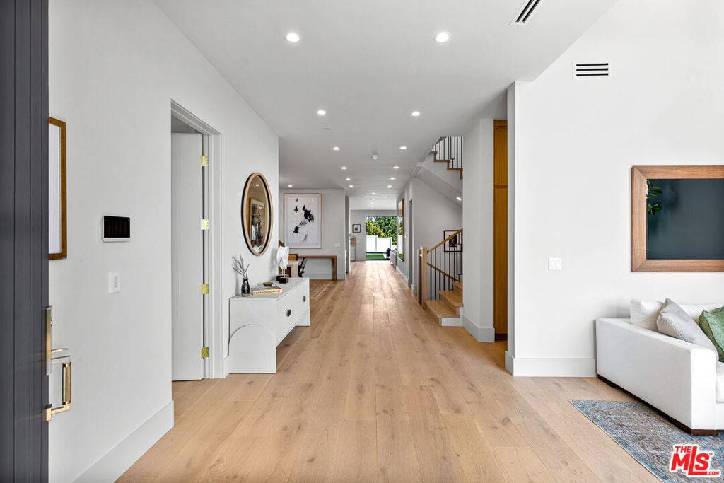 Los Angeles, CA 90046,1822 N Vista ST