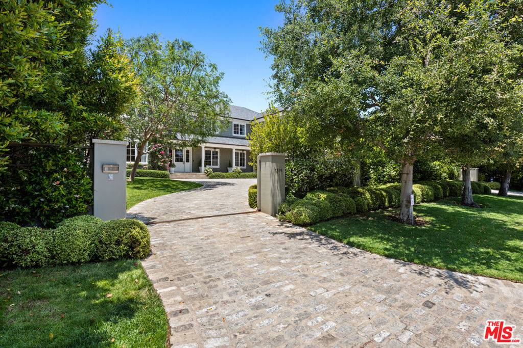 Pacific Palisades, CA 90272,1319 AMALFI DR
