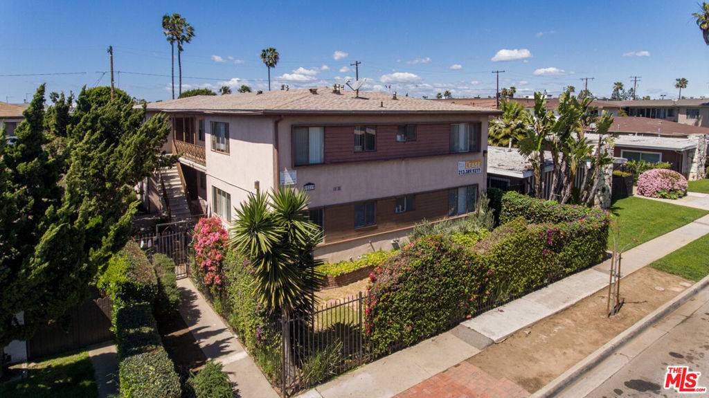 Inglewood, CA 90303,10219 England AVE