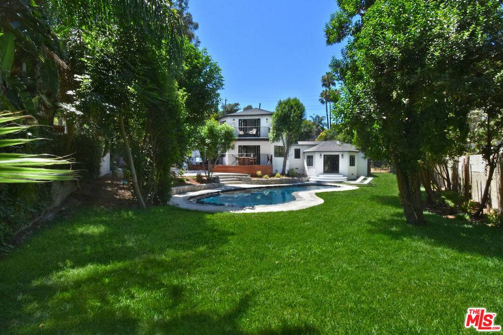 Tarzana, CA 91356,19061 Wells DR