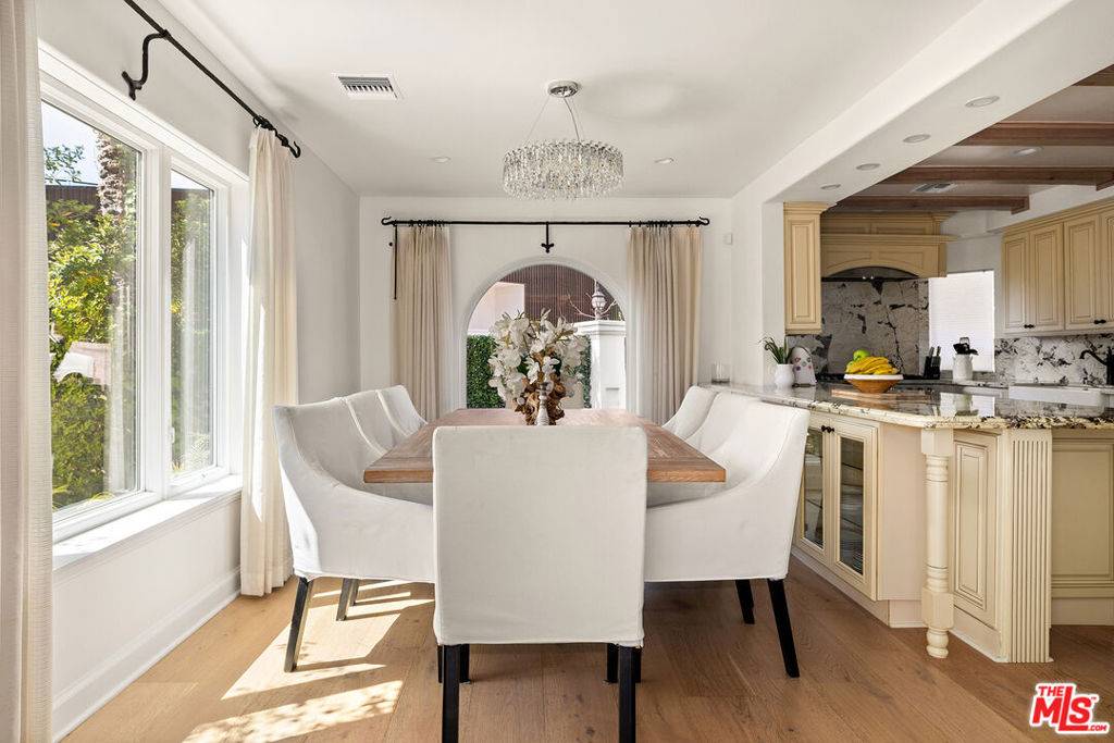 Los Angeles, CA 90077,1100 Stradella RD