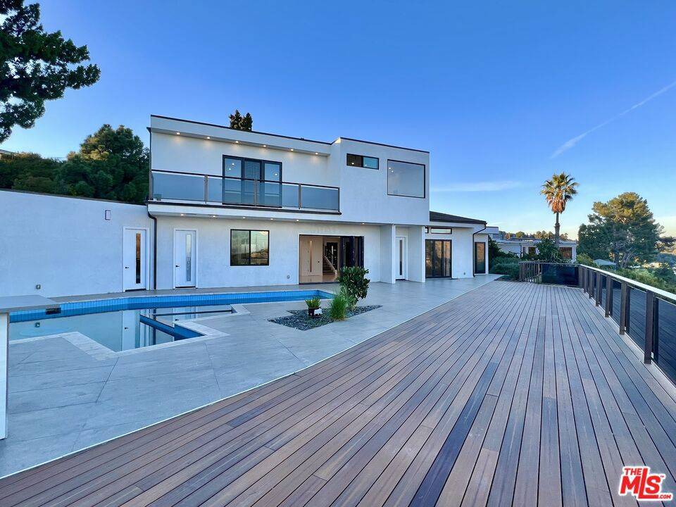 Los Angeles, CA 90046,2260 Apollo DR