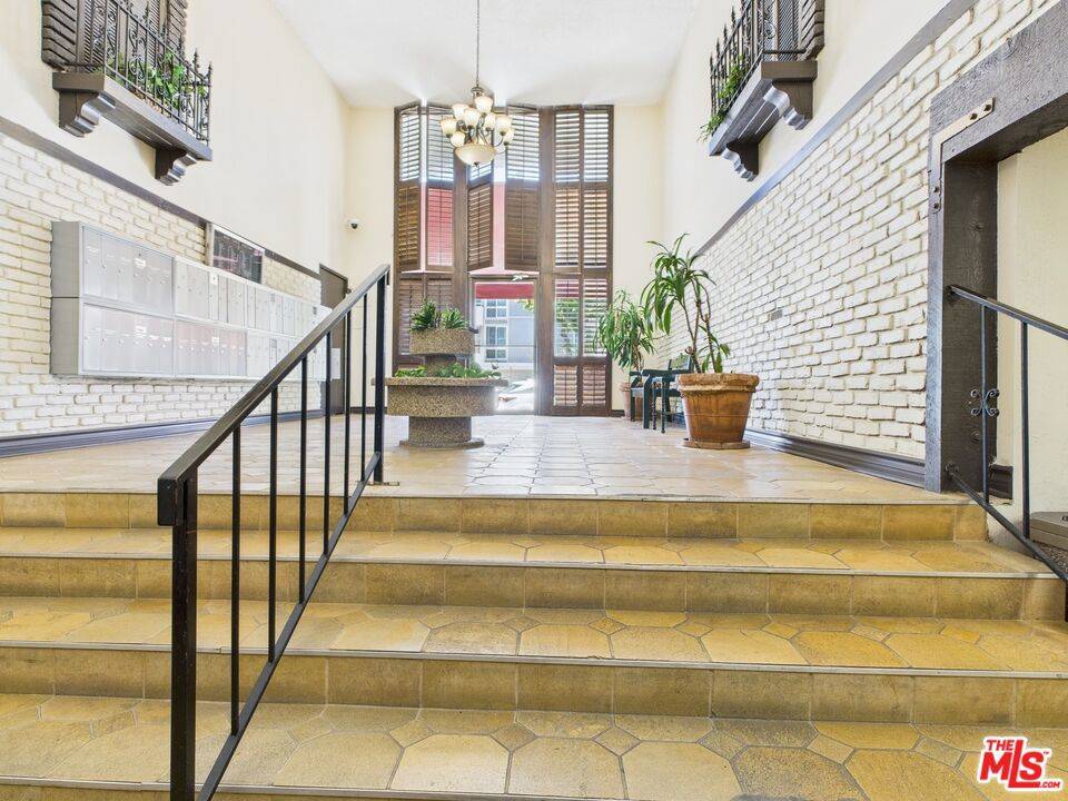 Encino, CA 91316,5454 Zelzah AVE #302