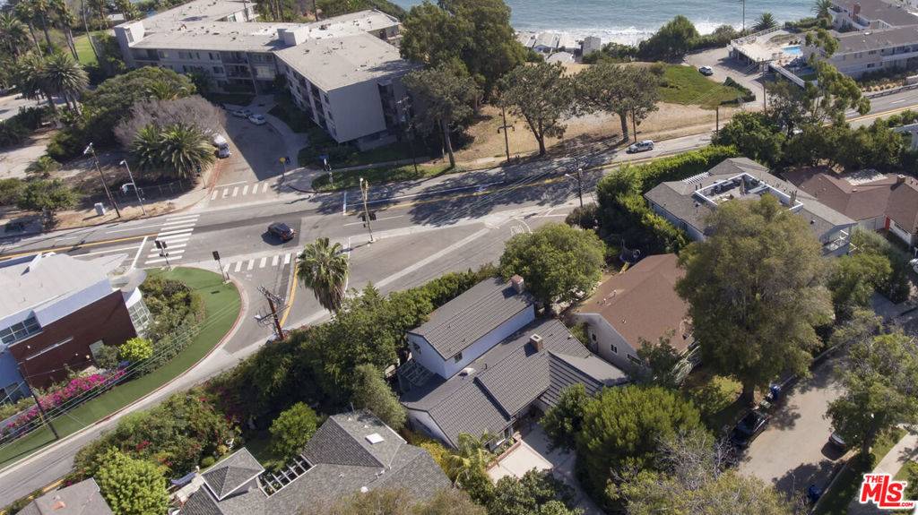 Pacific Palisades, CA 90272,17040 Livorno DR