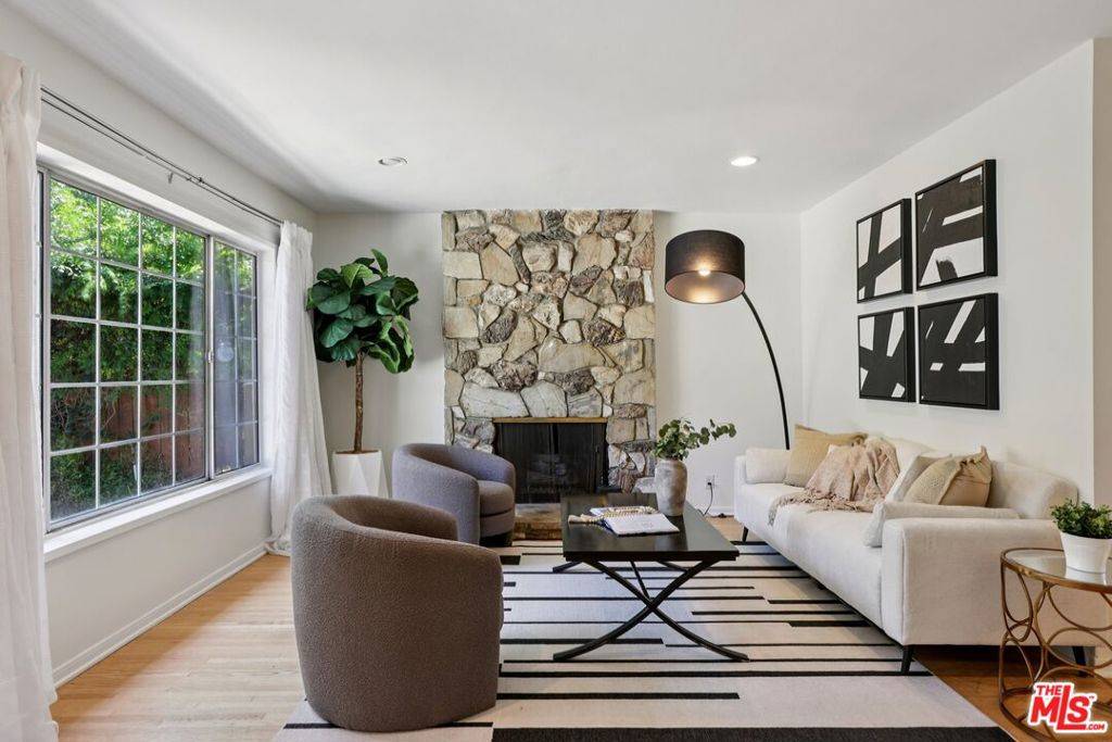 Los Angeles, CA 90065,4111 Scandia WAY