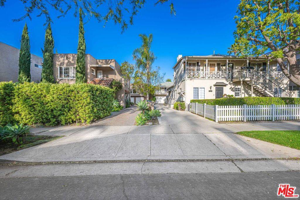 Los Angeles, CA 90046,745 -747 1/4 N Hayworth AVE