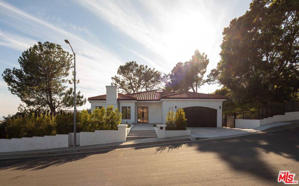 Pacific Palisades, CA 90272,16832 Charmel LN