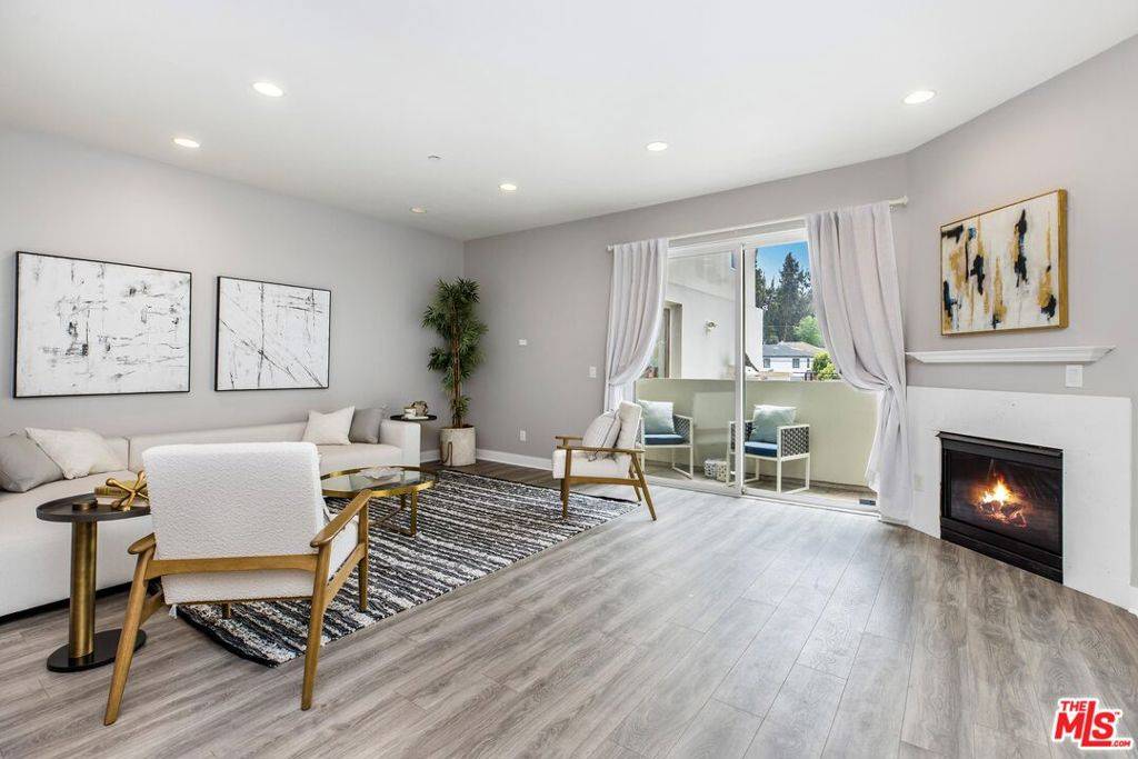 Studio City, CA 91604,11851 Laurelwood DR #102