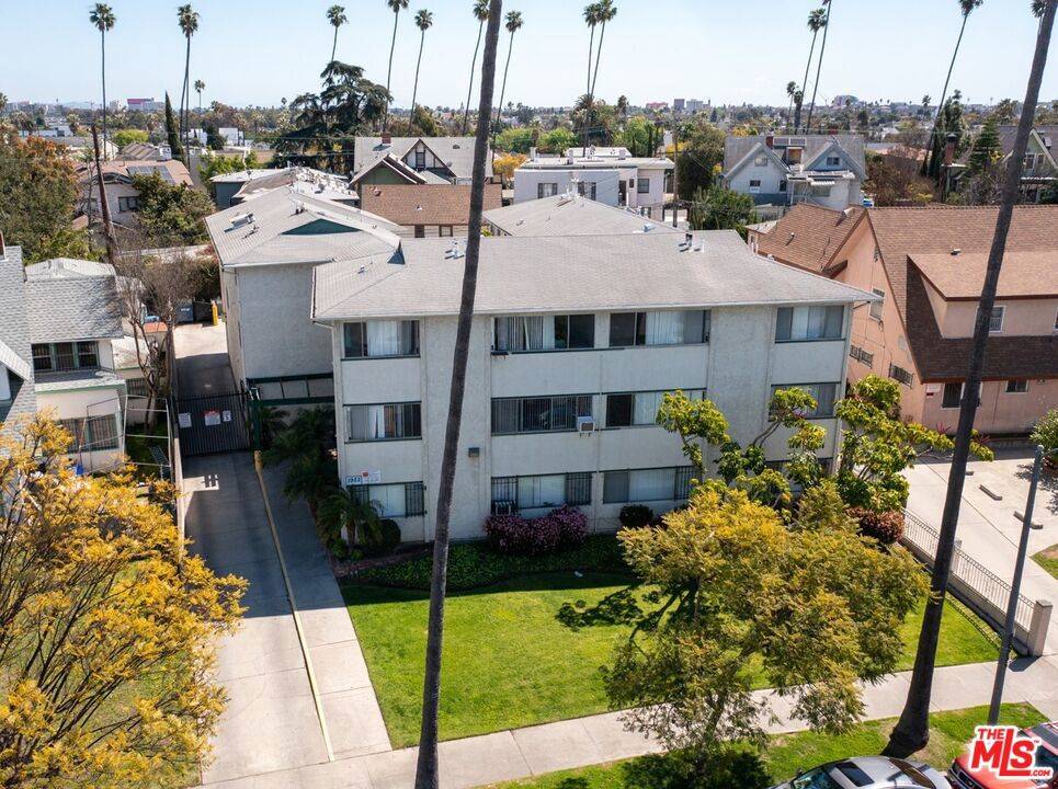 Los Angeles, CA 90018,1922 S Hobart BLVD