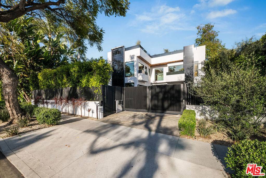 West Hollywood, CA 90069,1024 N Orlando AVE
