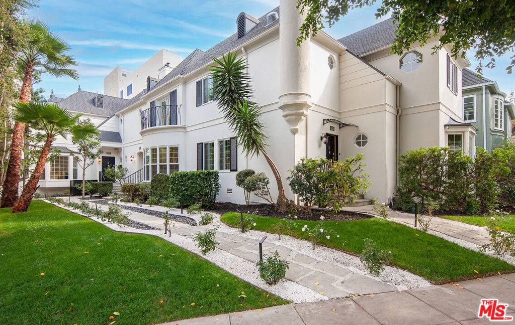 Beverly Hills, CA 90212,422 Smithwood DR #B