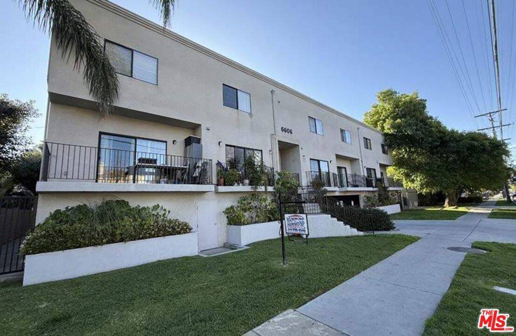 Van Nuys, CA 91405,6606 Hazeltine AVE