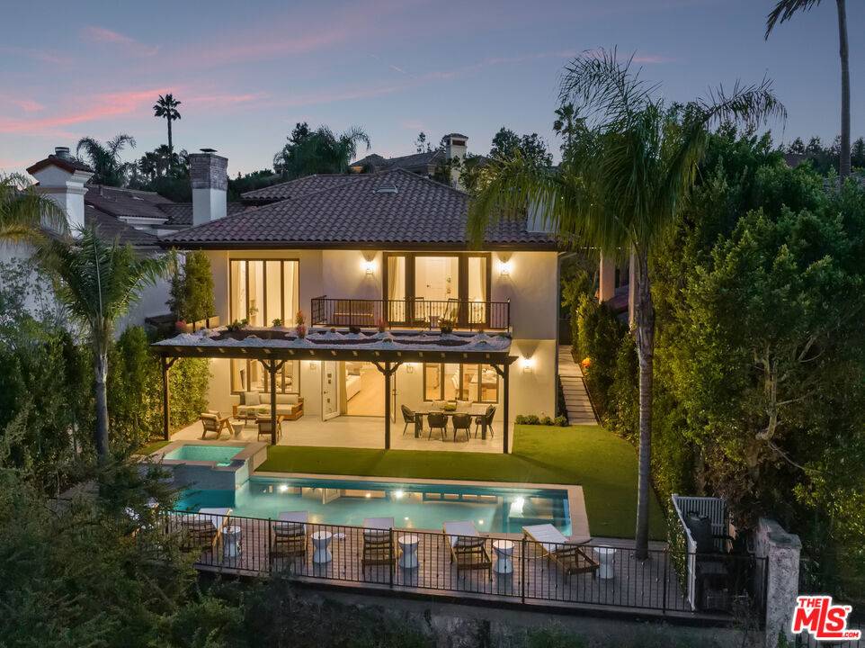 Los Angeles, CA 90049,12643 Promontory RD