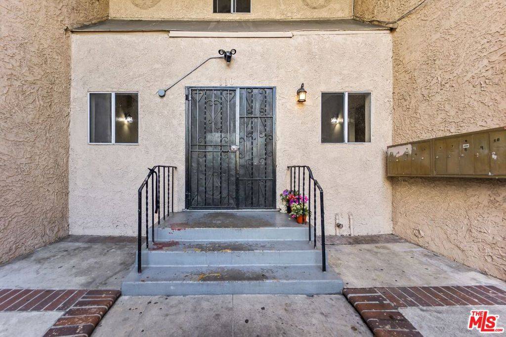 Compton, CA 90220,110 E Cedar ST