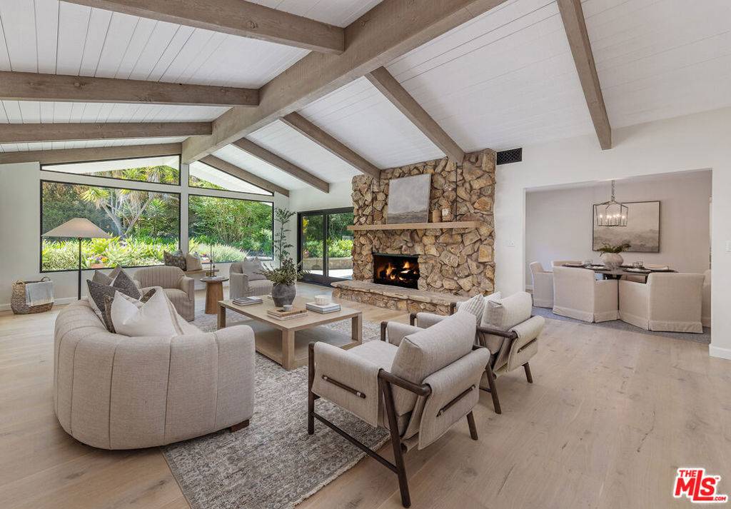 Santa Barbara, CA 93110,210 Las Palmas DR