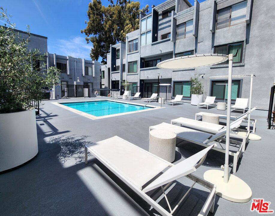 Los Angeles, CA 90068,1940 N Highland AVE #29