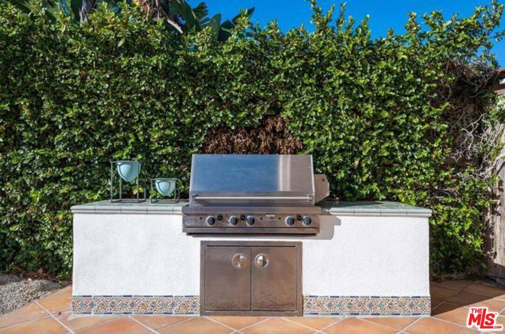 Beverly Hills, CA 90210,9606 Arby DR